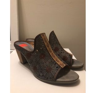 L’ARTISTE by Spring Step Habune-Slide Wedge Sandal